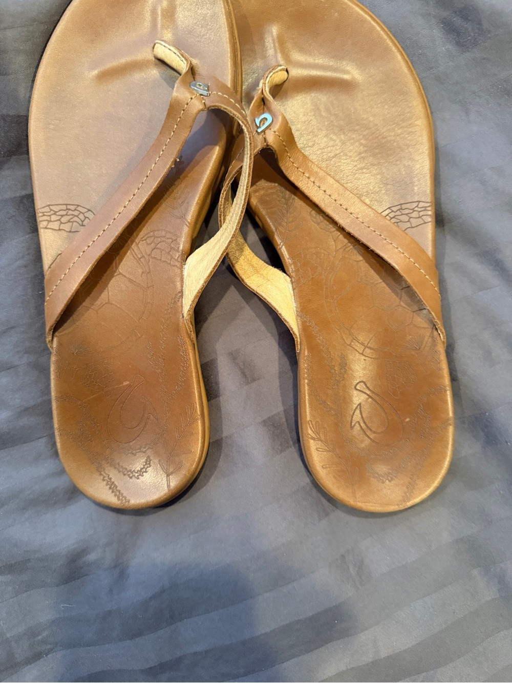 OluKai women’s leather flip flops honu